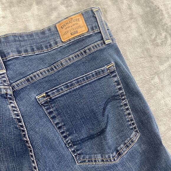 Signature Levi Strauss Women's Straight Jeans Size 8M Dark Wash - Picture 4 of 10